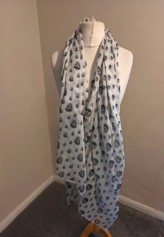 Black & White Skull Print Lightweight Scarf One Siz
Black & White Skull Print Lightweight Scarf One Size