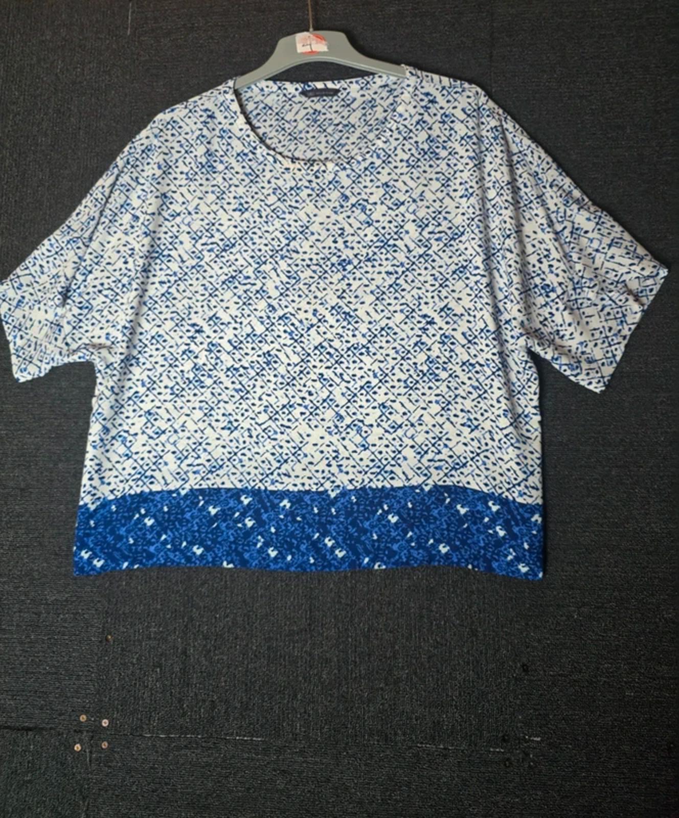 Marks & Spencer blue & white patterned 3/4 sleeve top relaxed size 20