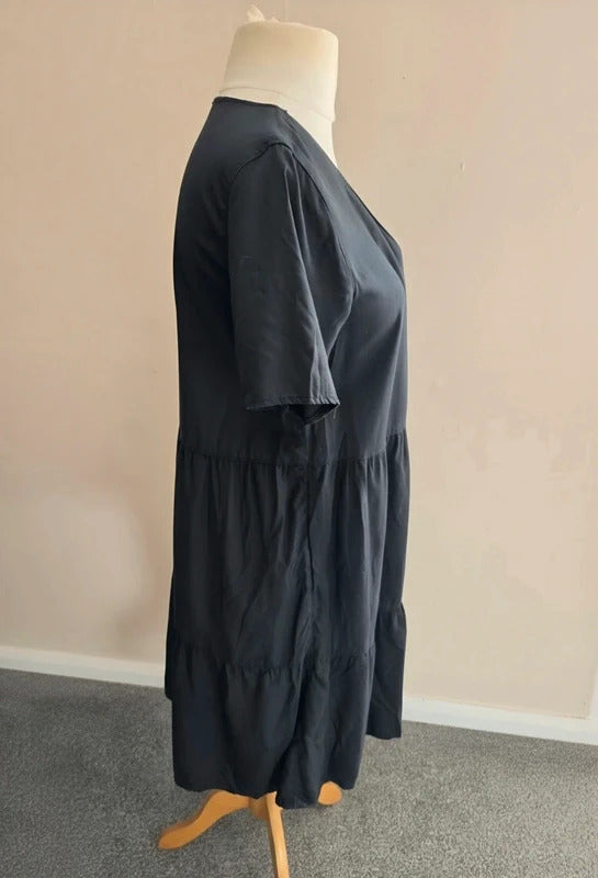 Esmara Black Tiered V-Neck Knee-Length Dress Size 10