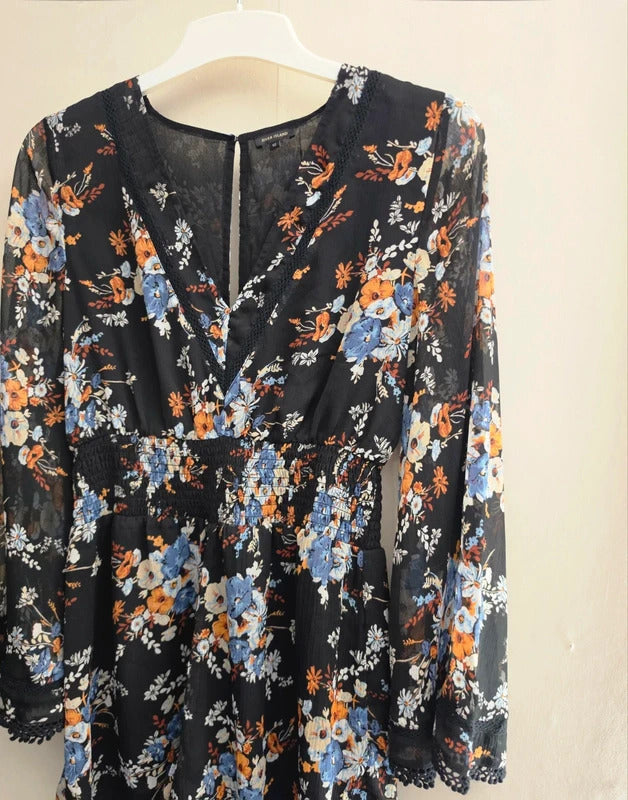 River Island Black Floral Sheer Bell Sleeve Playsuit Size 12
River Island Black Floral Sheer Bell Sleeve Playsuit Size 12