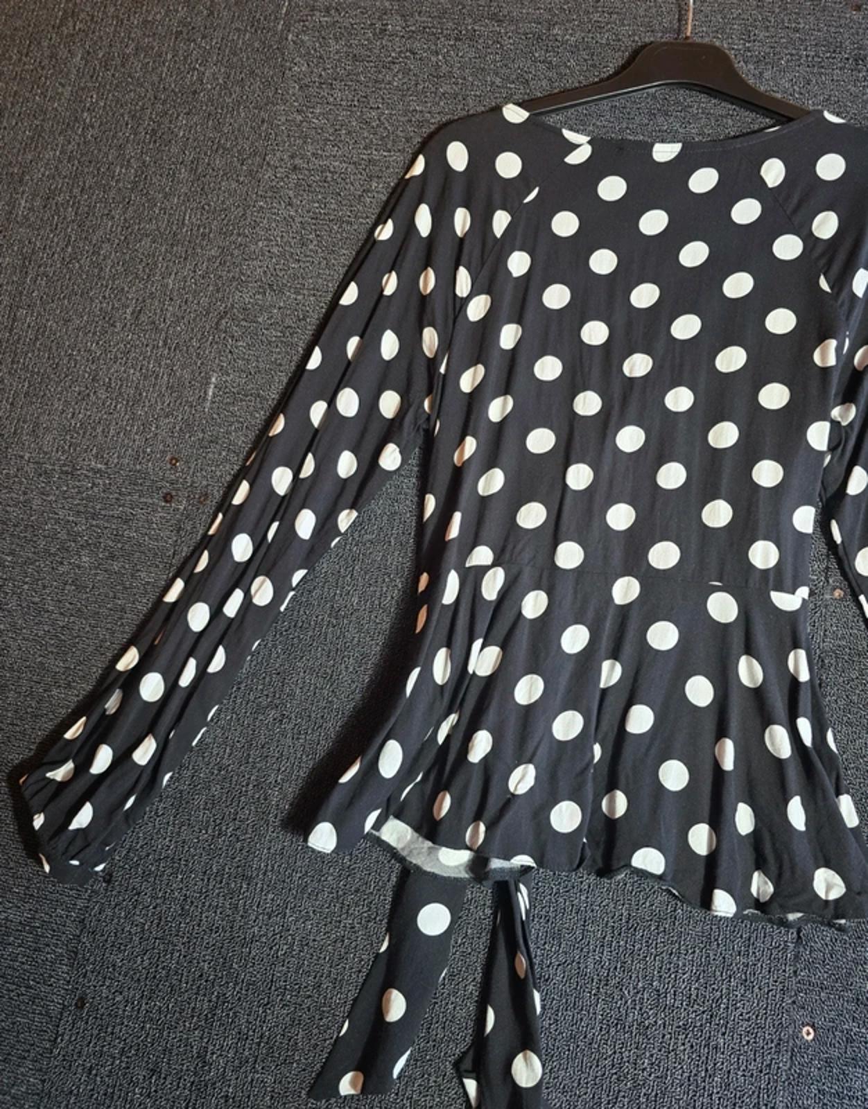 Very Black & White Polka Dot Top Size 12 Ruched V Neck Belted Long Sleeve