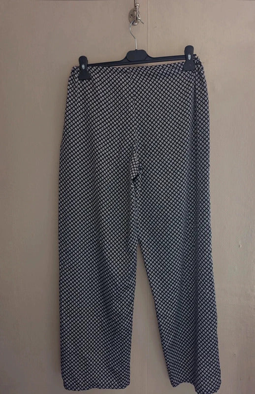 Closer by Evie Black & White Floral Patterned Flared Trousers Size 10-12