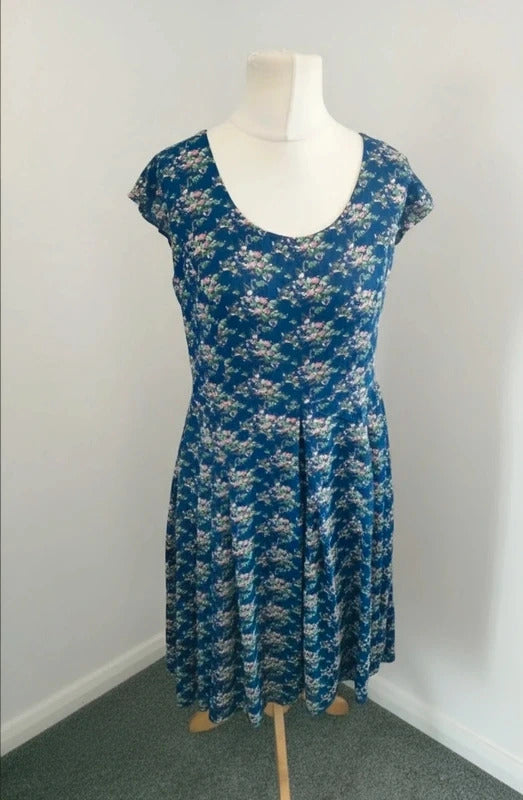 Jumpo Blue Floral Fit & Flare Dress M/L Size 12-14 Short Sleeve Midi Dress