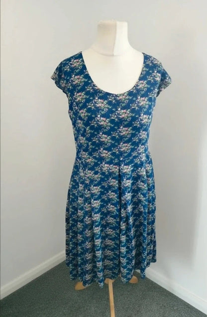 Jumpo Blue Floral Fit & Flare Dress M/L Size 12-14 Short Sleeve Midi Dress