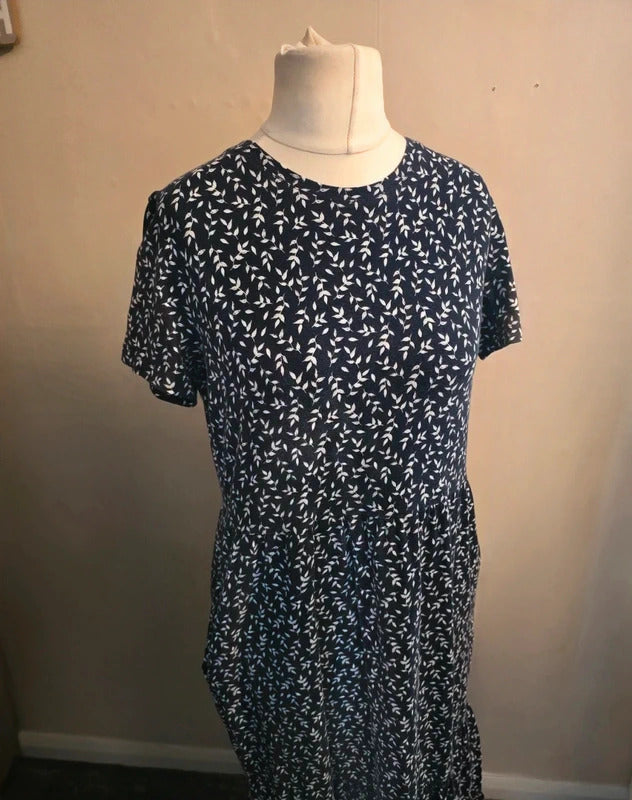 Barbour Navy & White Floral Short Sleeved Flared Midi Dress with Pockets Size 12