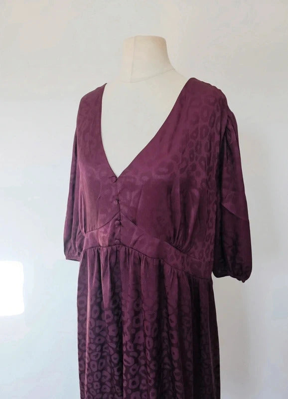 Simply Be Purple Animal Print Satin Maxi Dress Size 24 V Neck 3/4 Sleeve NWT