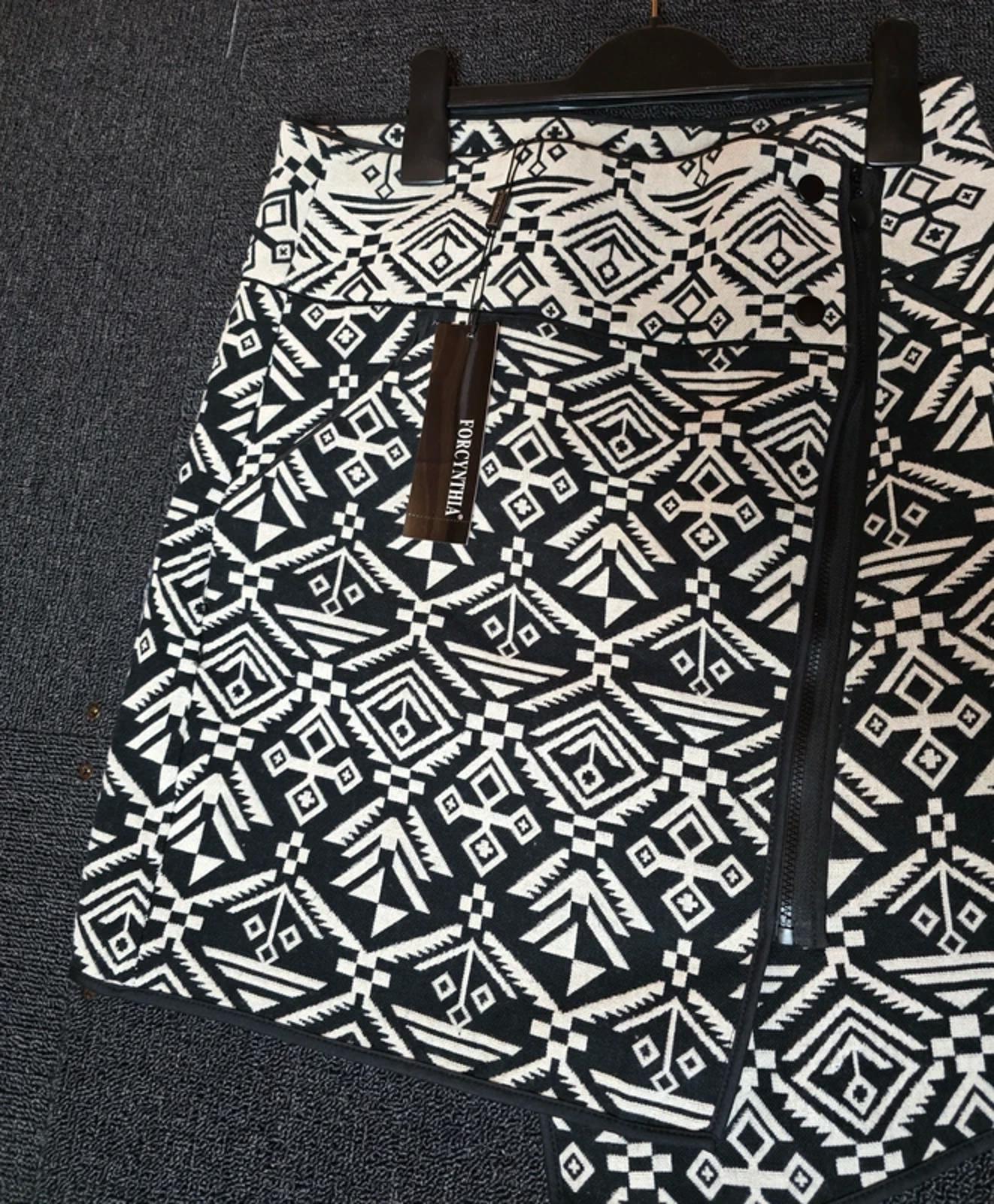 For Cynthia Cream & Black Wrap Mini Skirt – Aztec Print – Zip Front – NWT Size 8