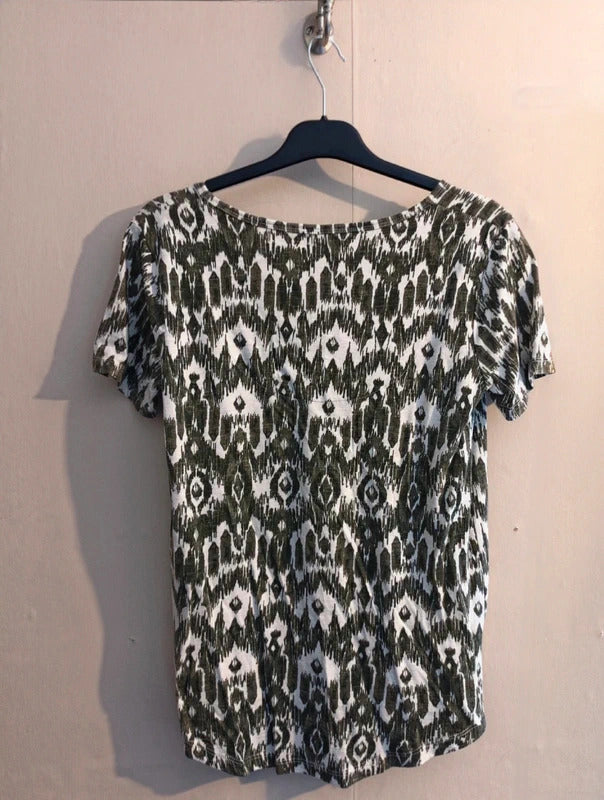 Nutmeg Khaki Green & White Patterned Relaxed Fit V-Neck T-Shirt Size 8