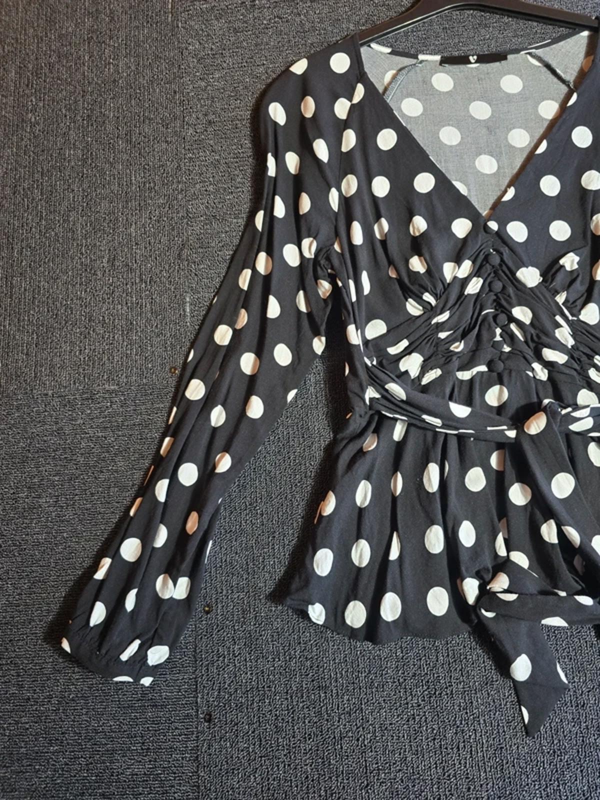 Very Black & White Polka Dot Top Size 12 Ruched V Neck Belted Long Sleeve