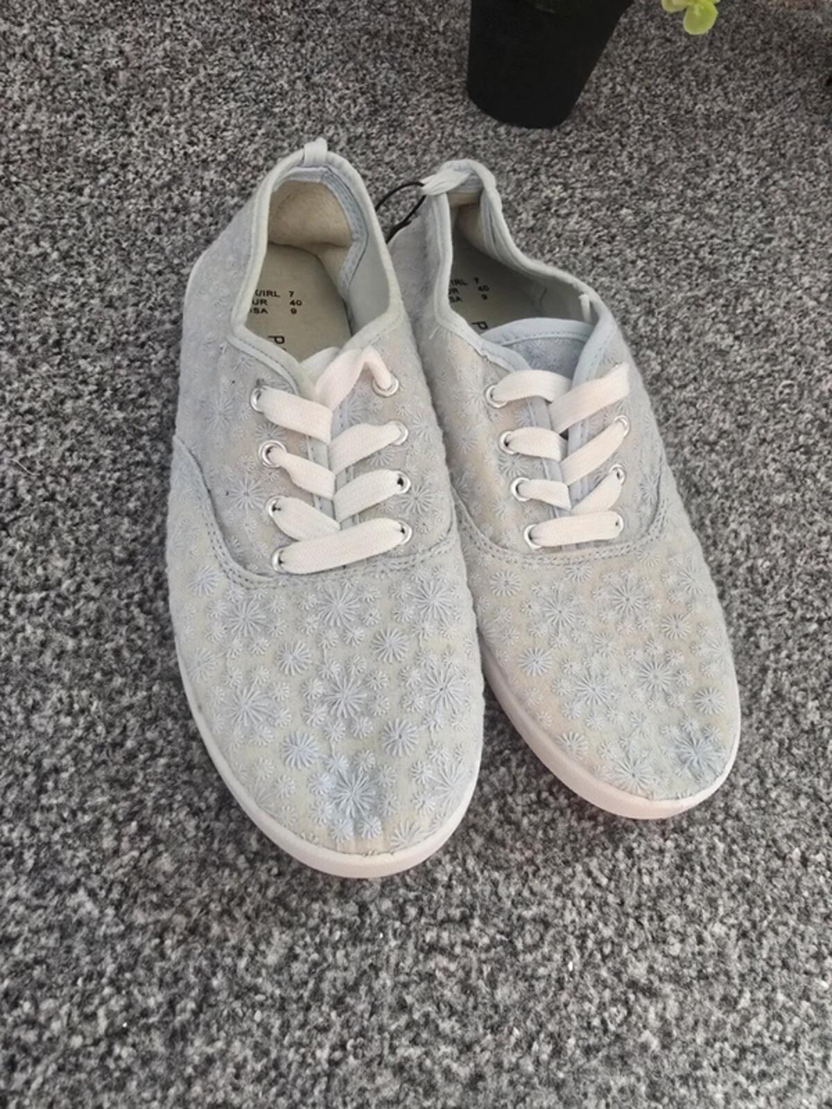 Primark Light Blue & Beige Embroidered Floral Plimsolls Pumps Size 7