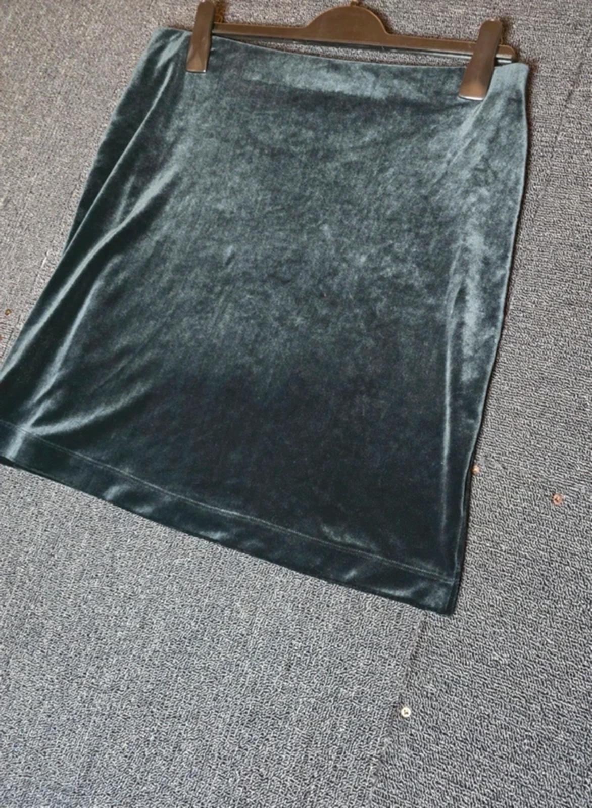 Marks & Spencer black velvet mini to knee skirt size 14