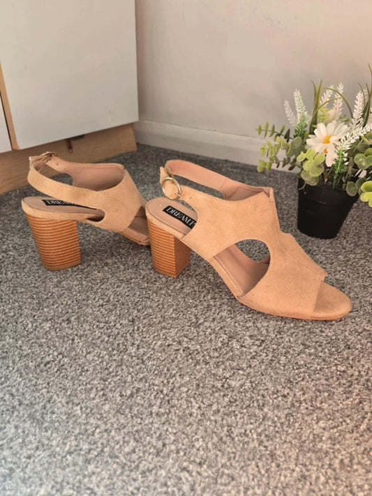 Dream Pairs Beige Suede Block Heeled Sandals Size UK 8