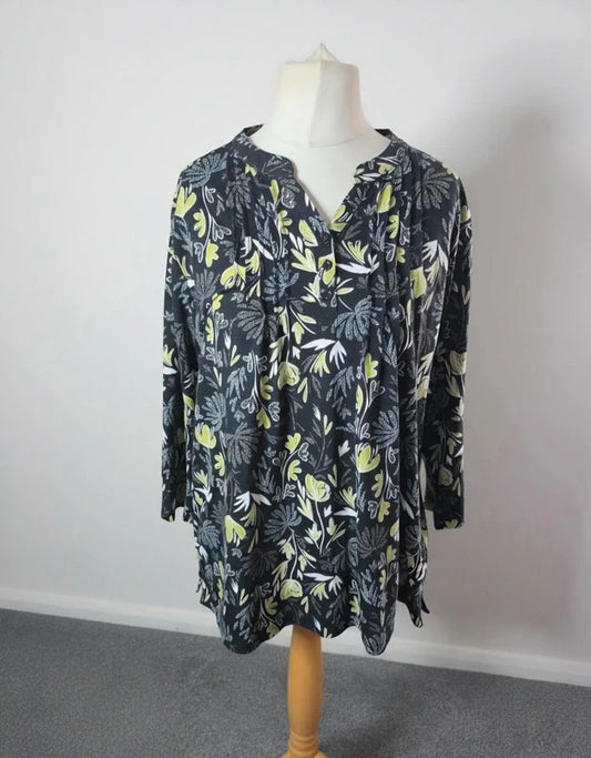 TIGI Black Green & White Floral Print Blouse Size 14-16 Relaxed Fit 3/4 Sleeve Tunic