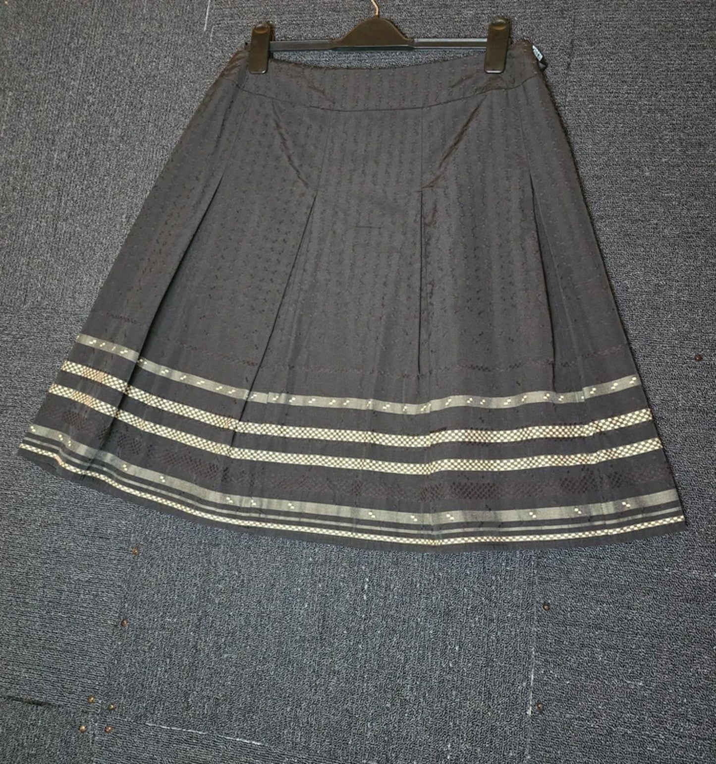 Planet black & beige flared midi length skirt size 12