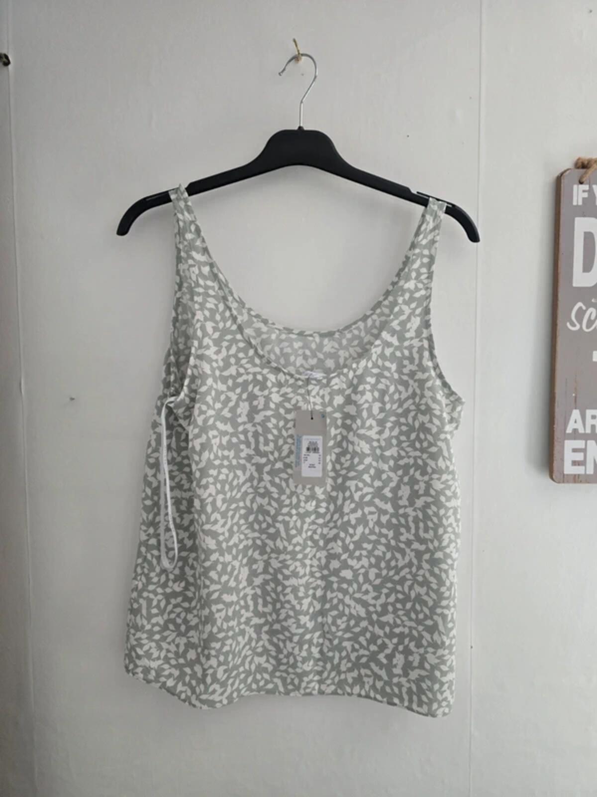 Primark Light Green & White Leaf Print Vest Top Size 14 NWT