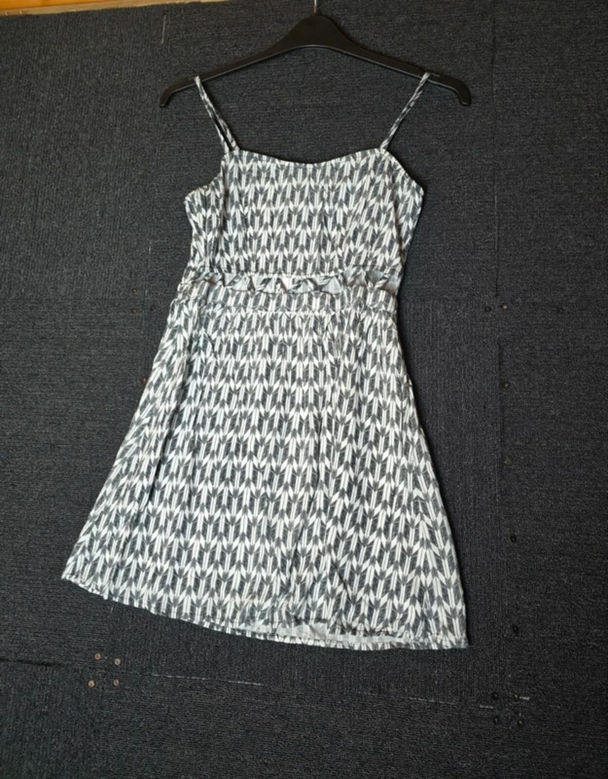 H&M black & white patterned sleeveless mini dress size 12