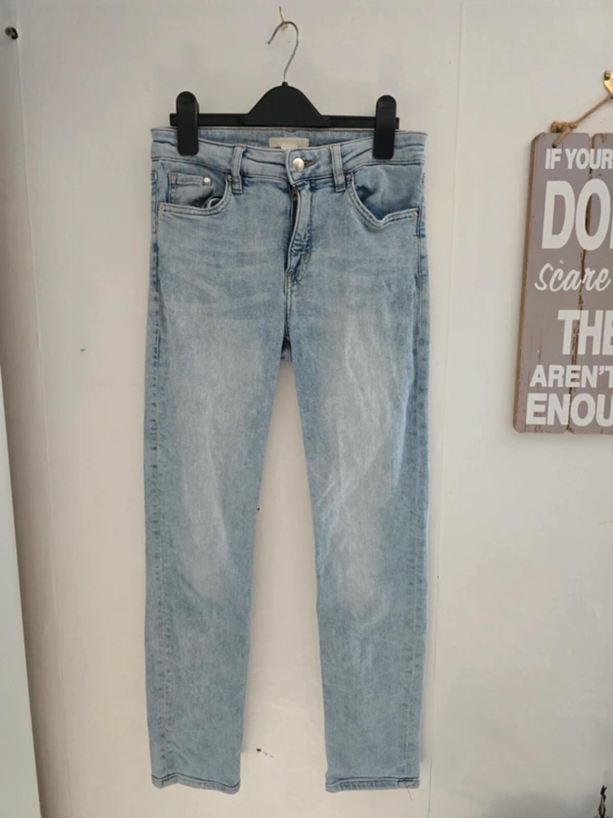 H&M Ladies Light Blue High-Waisted Slim Jeans Size 8