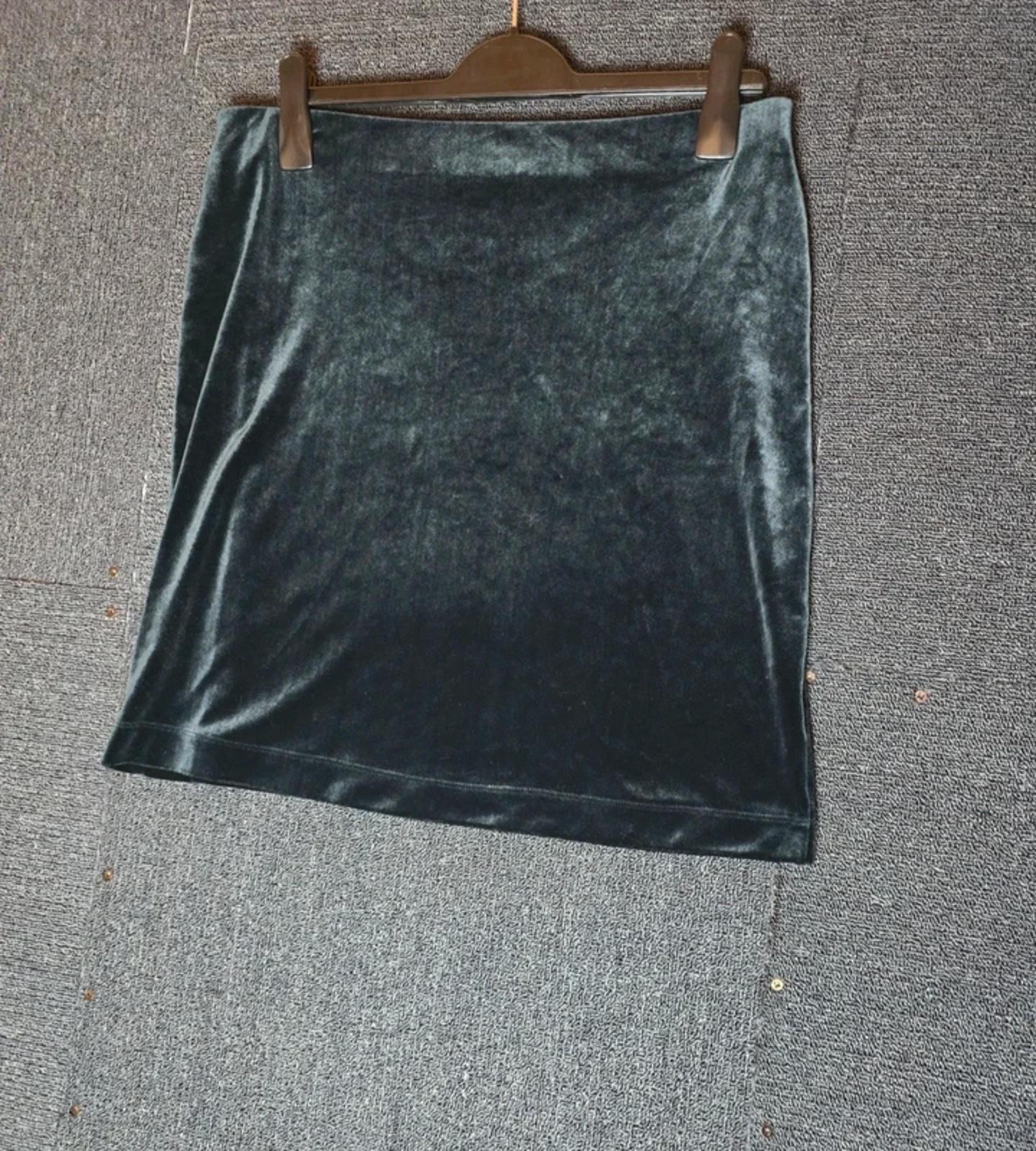 Marks & Spencer black velvet mini to knee skirt size 14