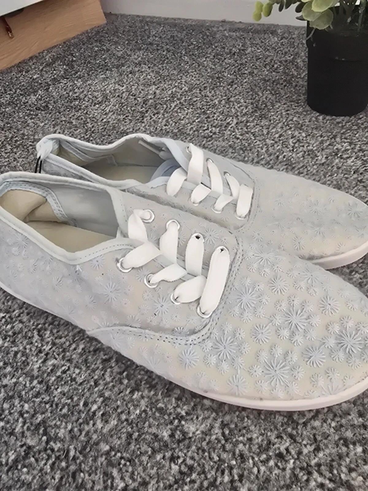 Primark Light Blue & Beige Embroidered Floral Plimsolls Pumps Size 7