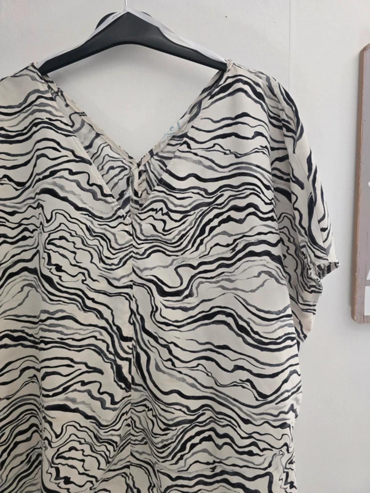 Primark Ladies Black, Grey & Cream Patterned Oversized Top Size 18