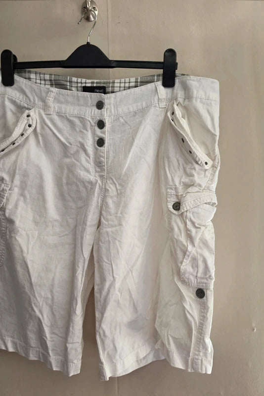 Next White Cotton High-Waisted Knee-Length Cargo Shorts Size 18 Fits Size 16–18