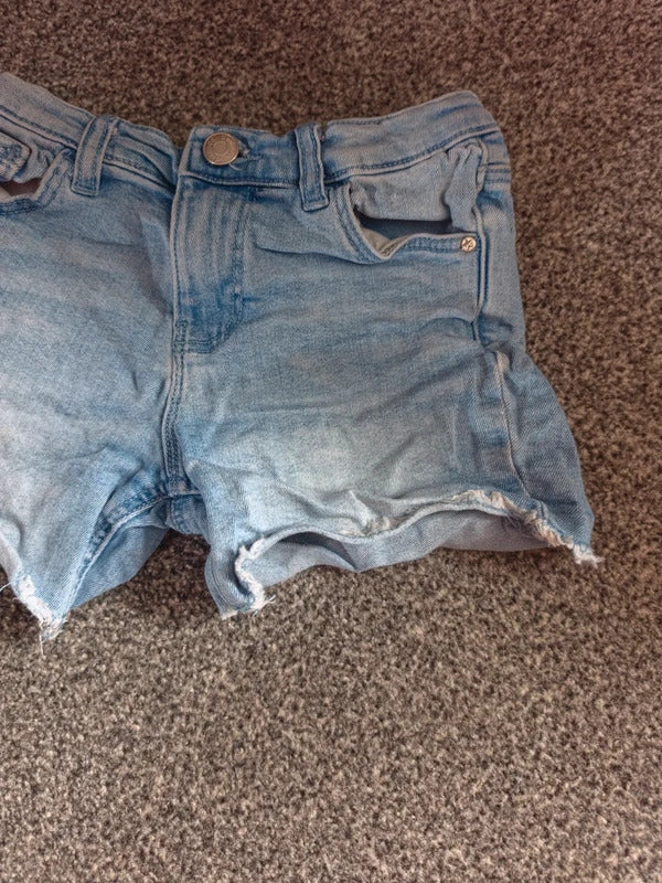 Primark Girls Light Wash Blue Denim Shorts Raw Hem Mid Rise Age 6-7 Years