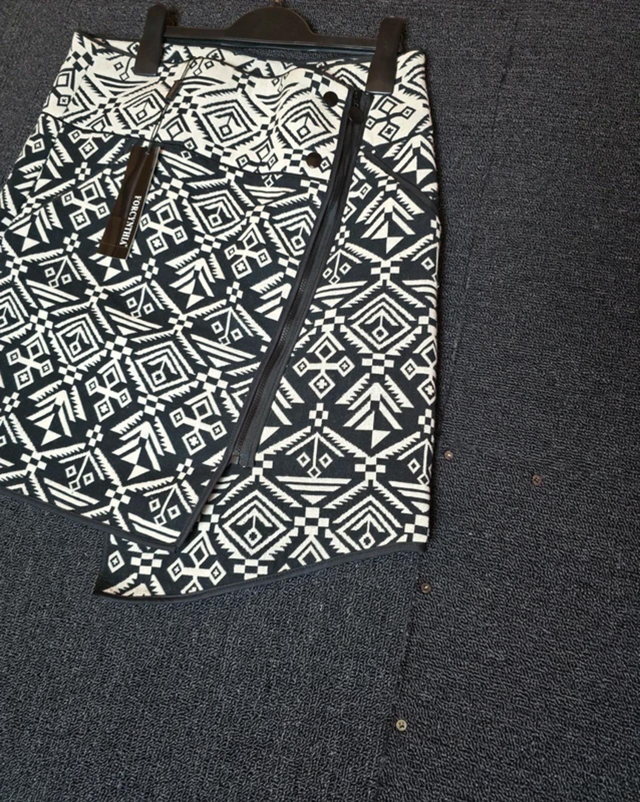 For Cynthia Cream & Black Wrap Mini Skirt – Aztec Print – Zip Front – NWT Size 8