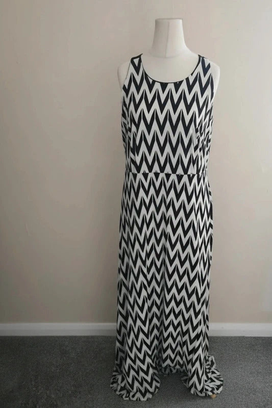 Simply Be White & Black Zigzag Maxi Dress Sleeveless Bodycon Stretch Size 16