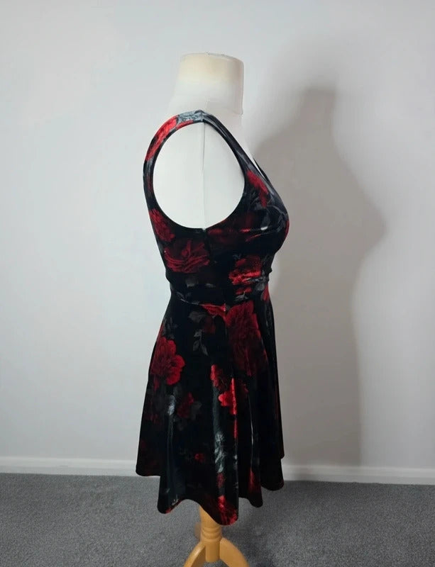 New Look Black & Red Floral Velvet Mini Skater Dress V Neck Size 8