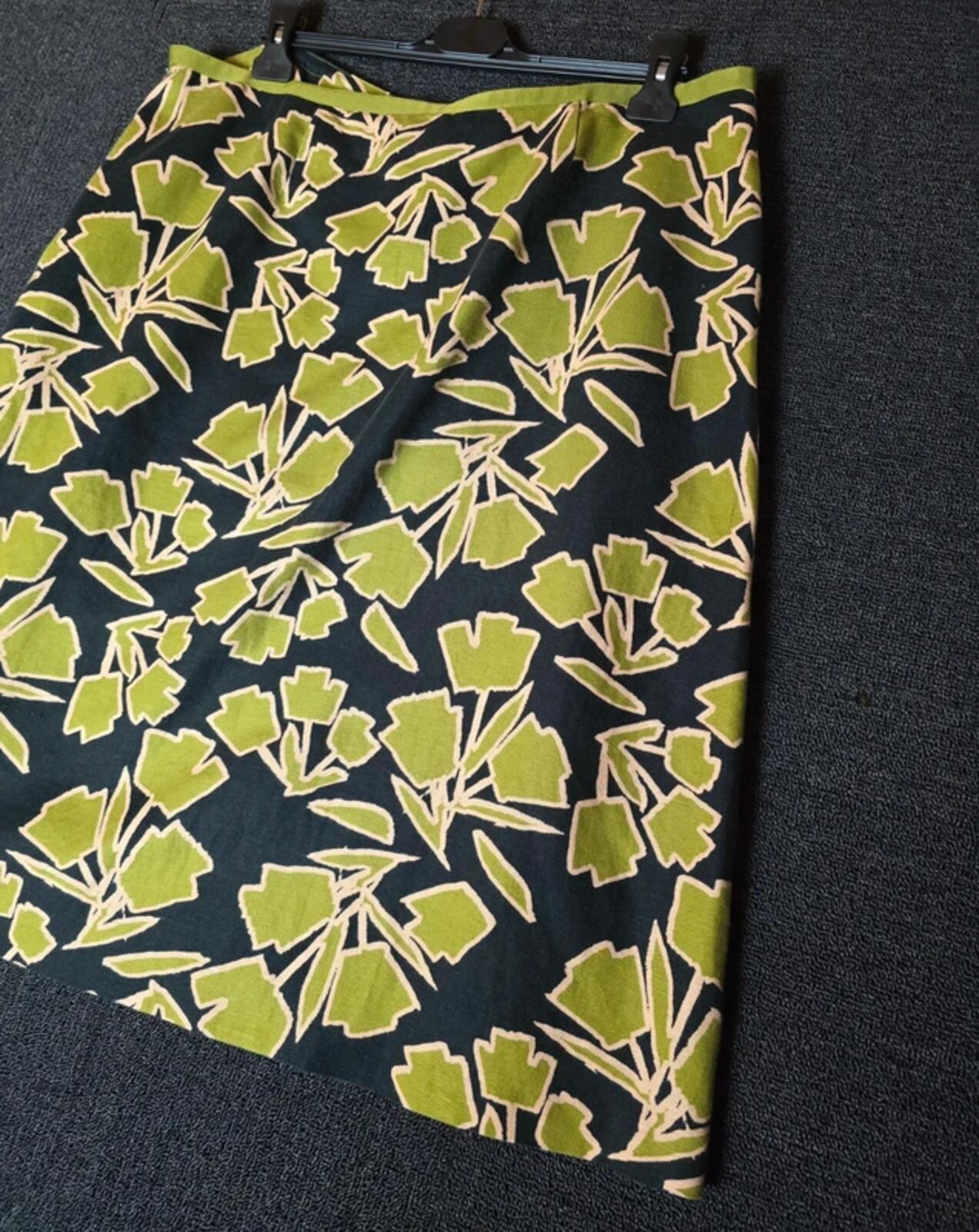 Laura Ashley floral skirt green & black linen blend size 20