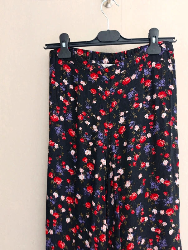 Miss Selfridge Black, Red & Purple Floral Wide-Leg Flared Trousers Size 10
Miss Selfridge Black, Red & Purple Floral Wide-Leg Flared Trousers Size 10