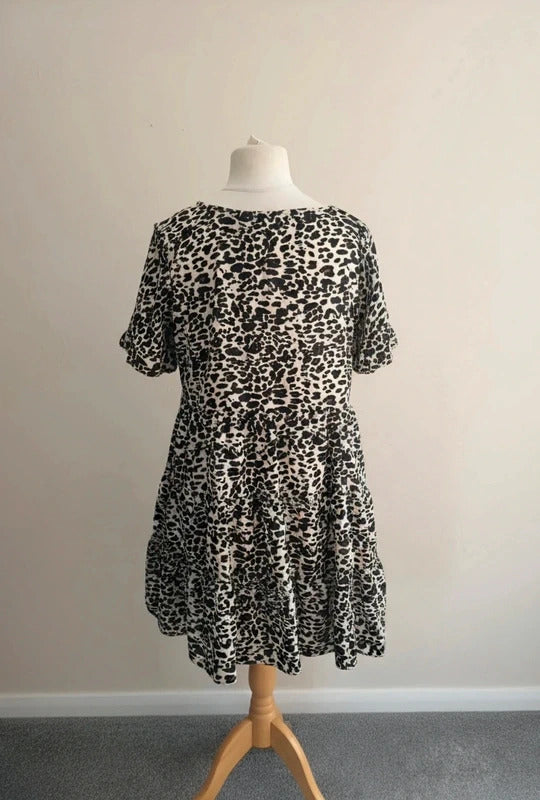 Boohoo Women's Cream & Black Animal Print Tiered Smock Mini Dress Size 14