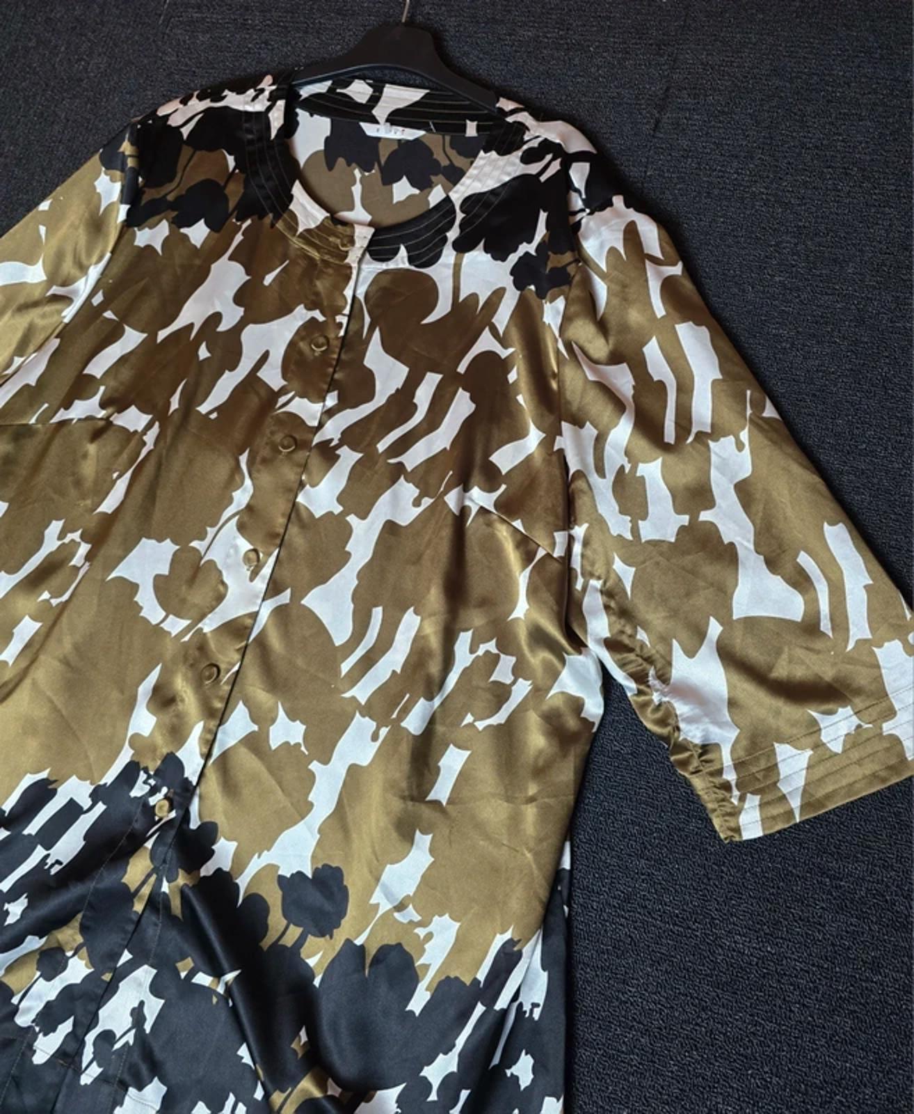 Elvi Tunic Top Khaki Black & White Size 26 Floral Button Up Spring