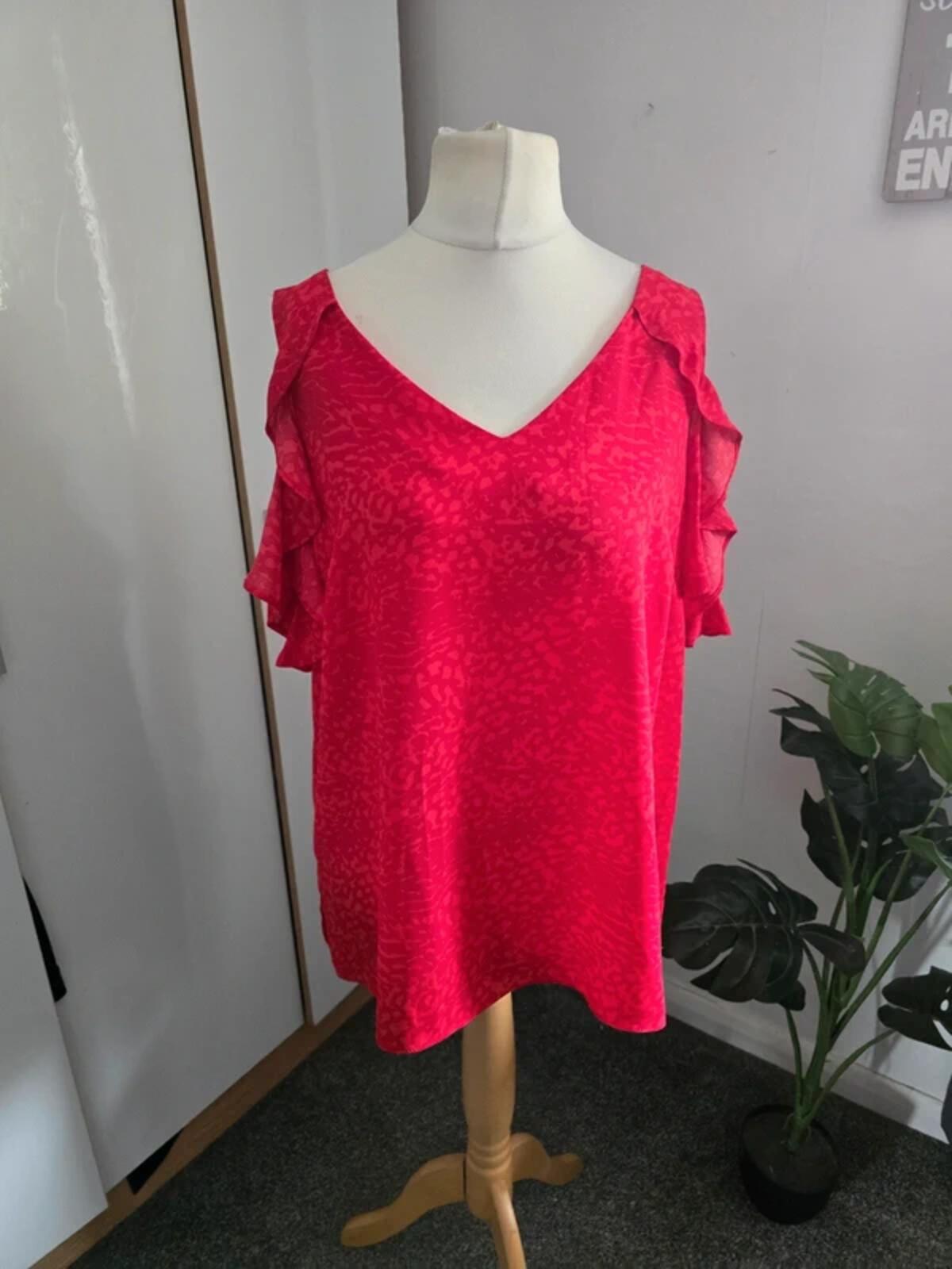 Soon NWT Red Animal Print Cold Shoulder Top Size 16