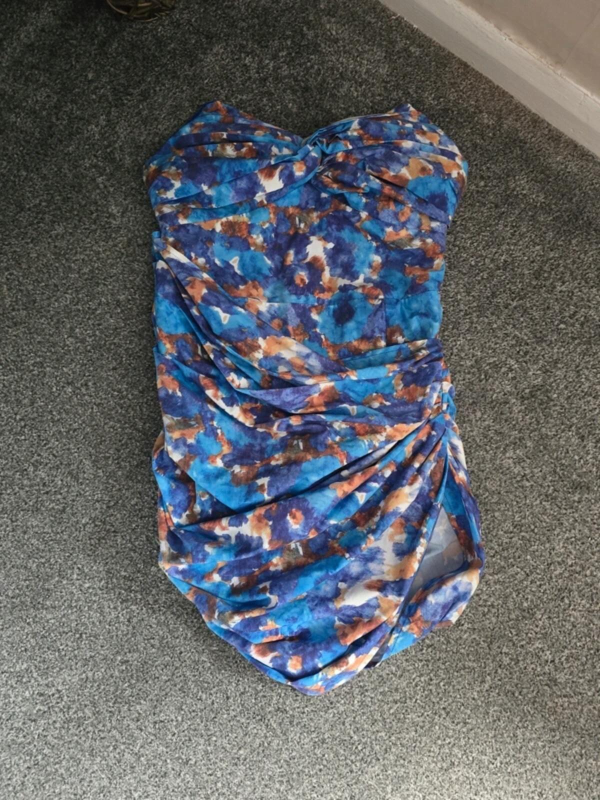 Fashion Nova Blue & Beige Patterned Mini Dress Medium (Best Fit size 10)