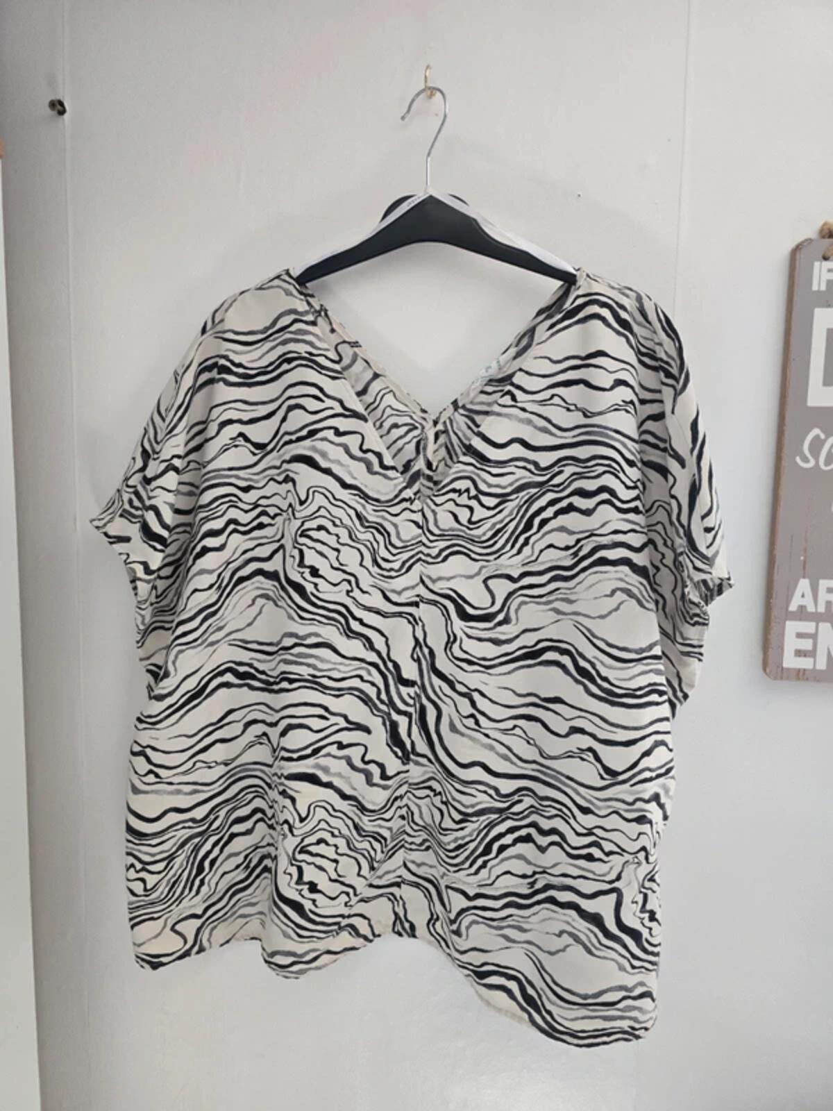 Primark Ladies Black, Grey & Cream Patterned Oversized Top Size 18