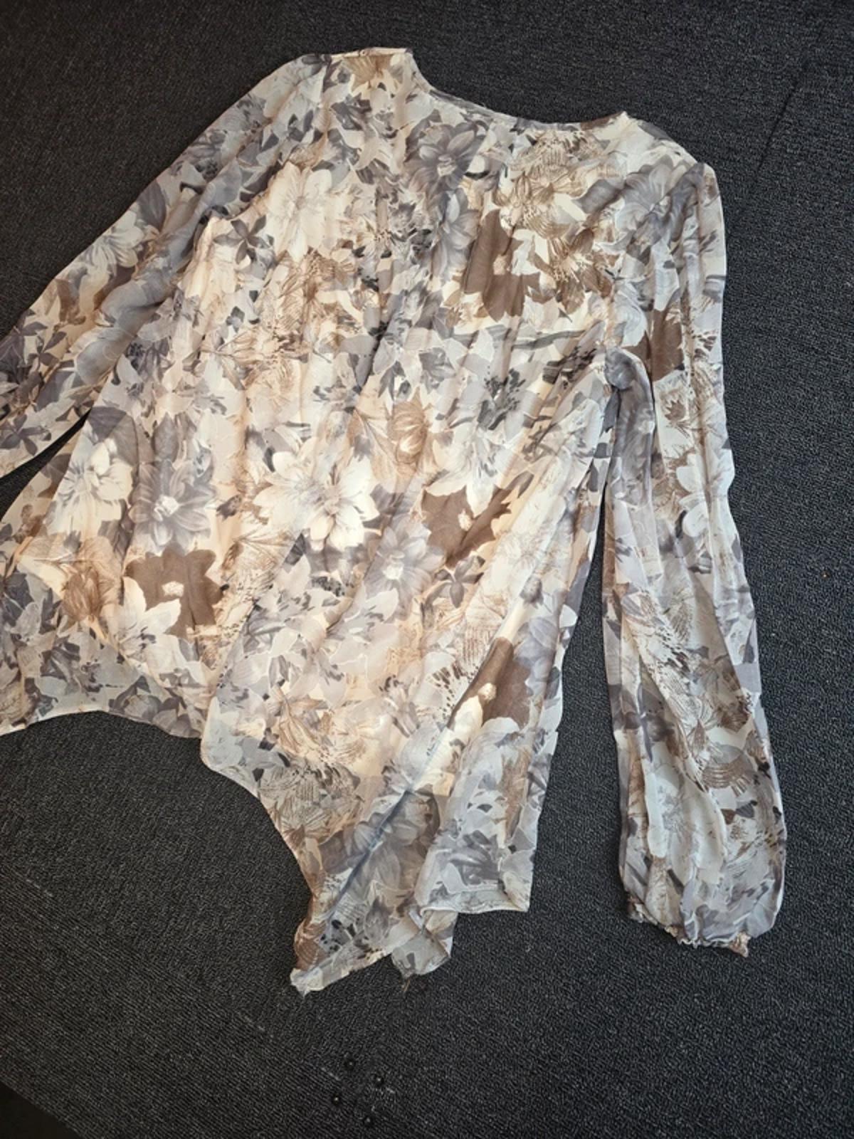 Wallis Blouse Floral Grey Med Size 12/14 Smart Casual