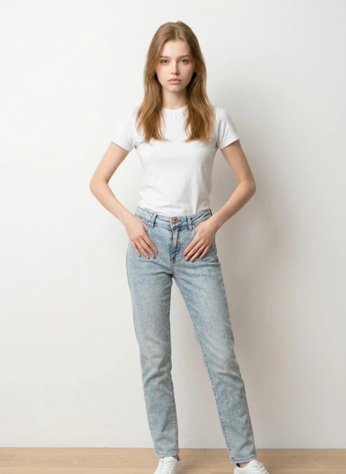 H&M Ladies Light Blue High-Waisted Slim Jeans Size 8