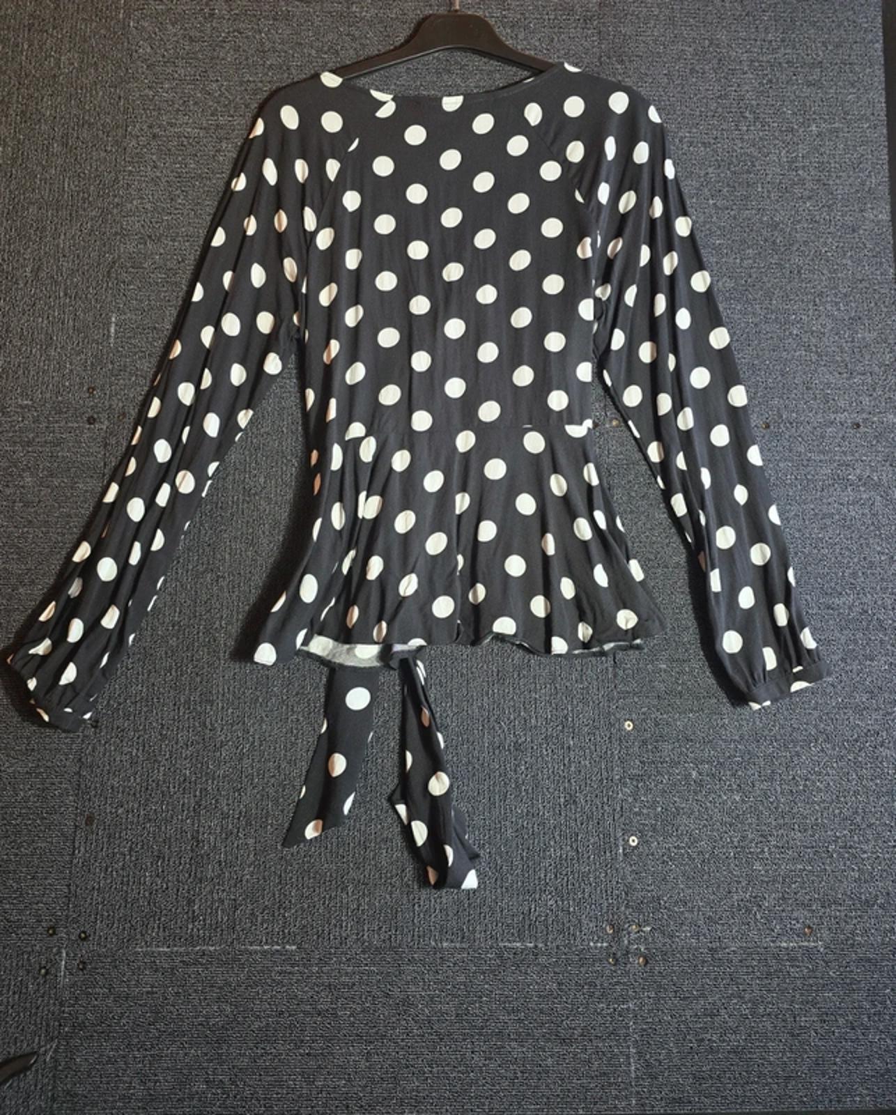 Very Black & White Polka Dot Top Size 12 Ruched V Neck Belted Long Sleeve