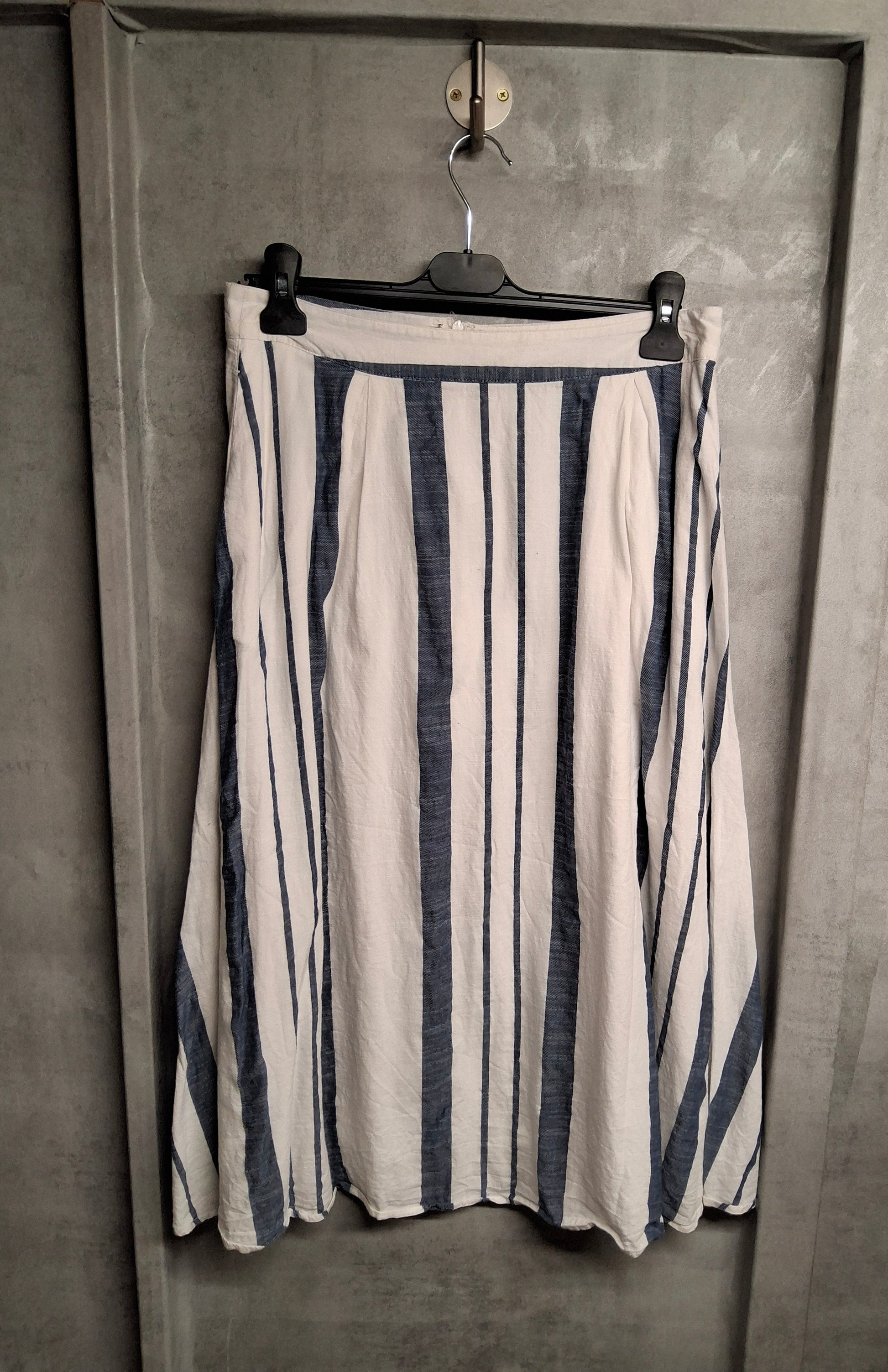 F&F White & Blue Striped Cotton Midi Skirt – Size 12 – Flared Fit with Pockets – Summer Style