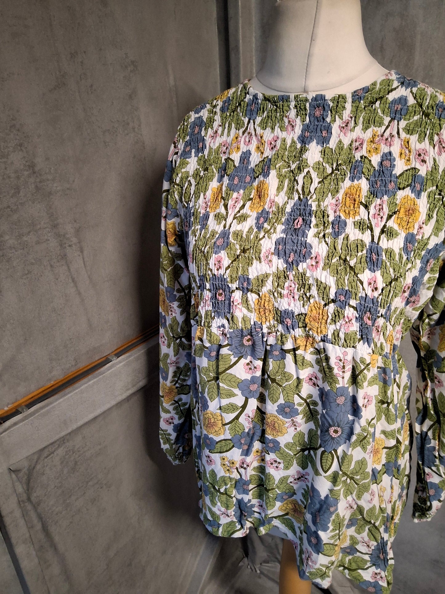 Cerulean Blue Diamond Floral Long Sleeve Top – Size 16 – 100% Rayon