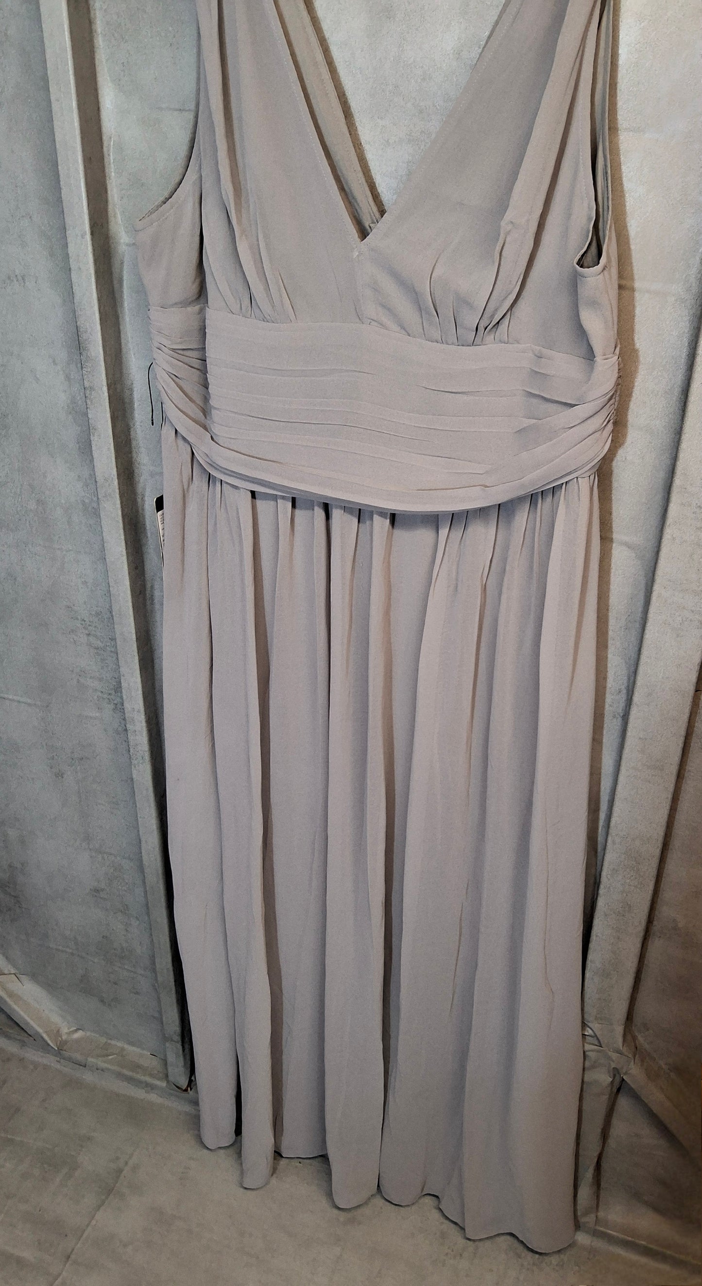 Ever pretty Light Grey Long Sleeveless Formal Bridesmaid Lined Dress New Size 26