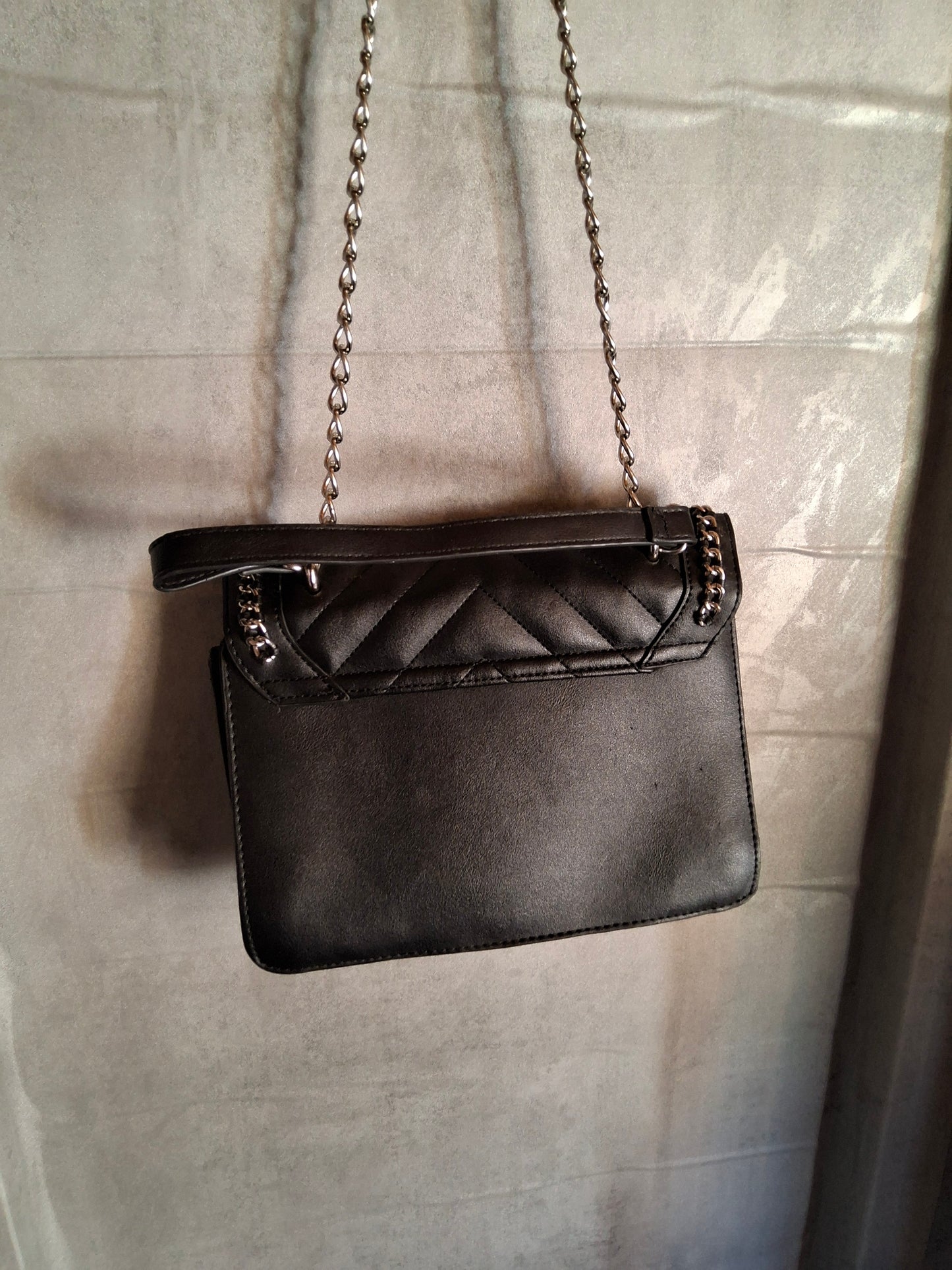Primark Black Quilted Chain Bag – Popper Close & Dual Strap