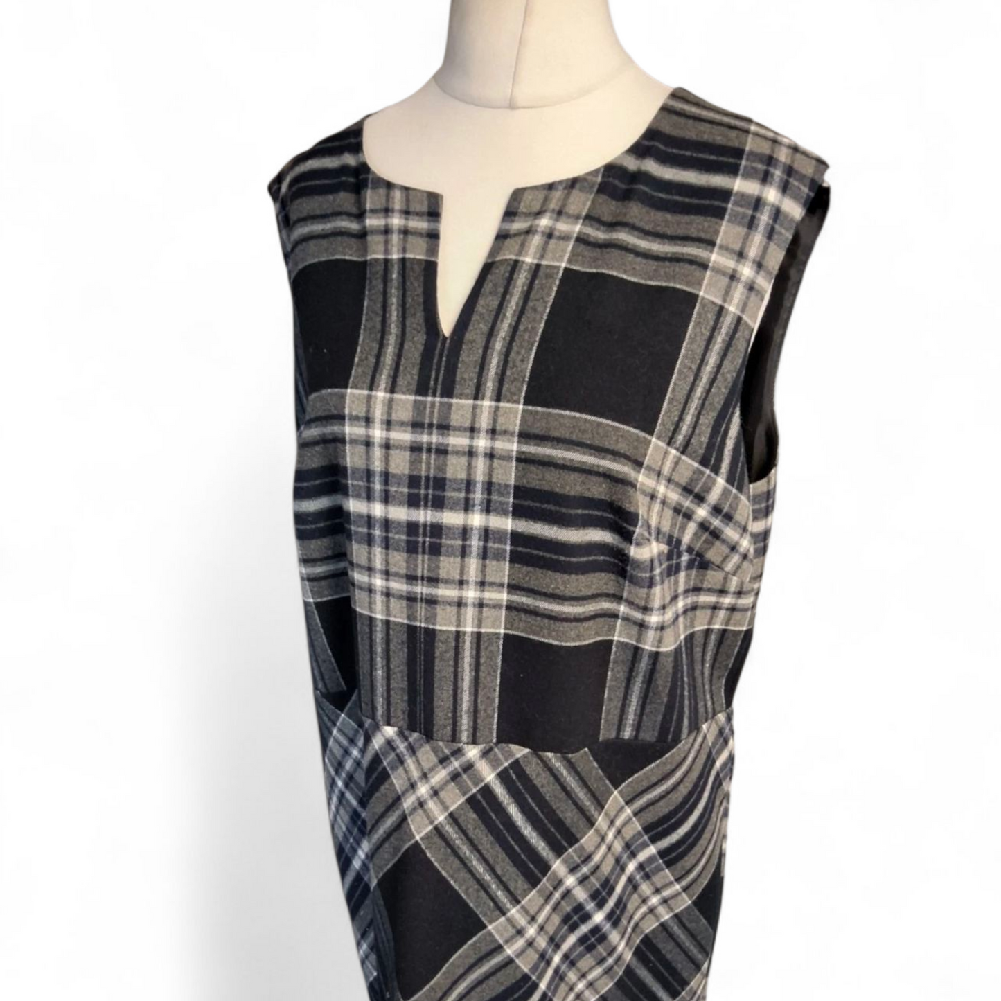 Laura Ashley Navy & Grey Checked Midi Dress – Size 18 – Lined & Luxe Feel