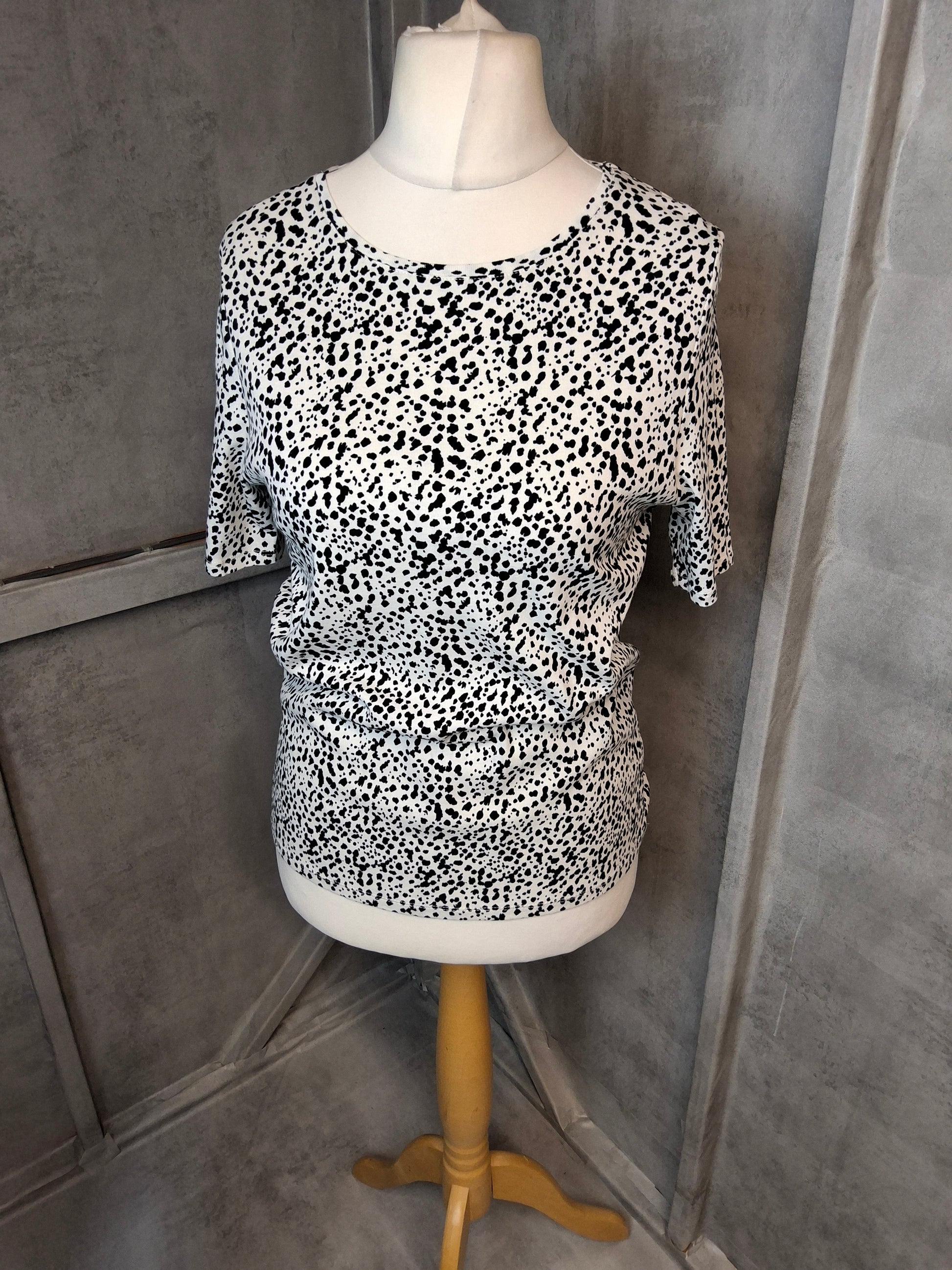 M&S Size 16 Animal Print T-Shirt – Wild, but Make It Cotton