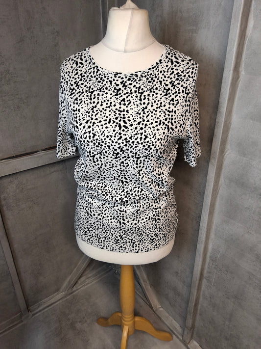 M&S Size 16 Animal Print T-Shirt – Wild, but Make It Cotton