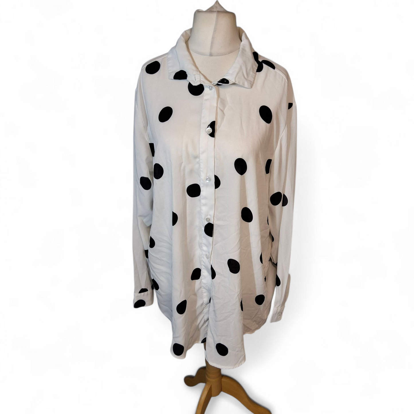 Boohoo Black & White Polka Dot Shirt – Sheer – Longer Length – Size 18