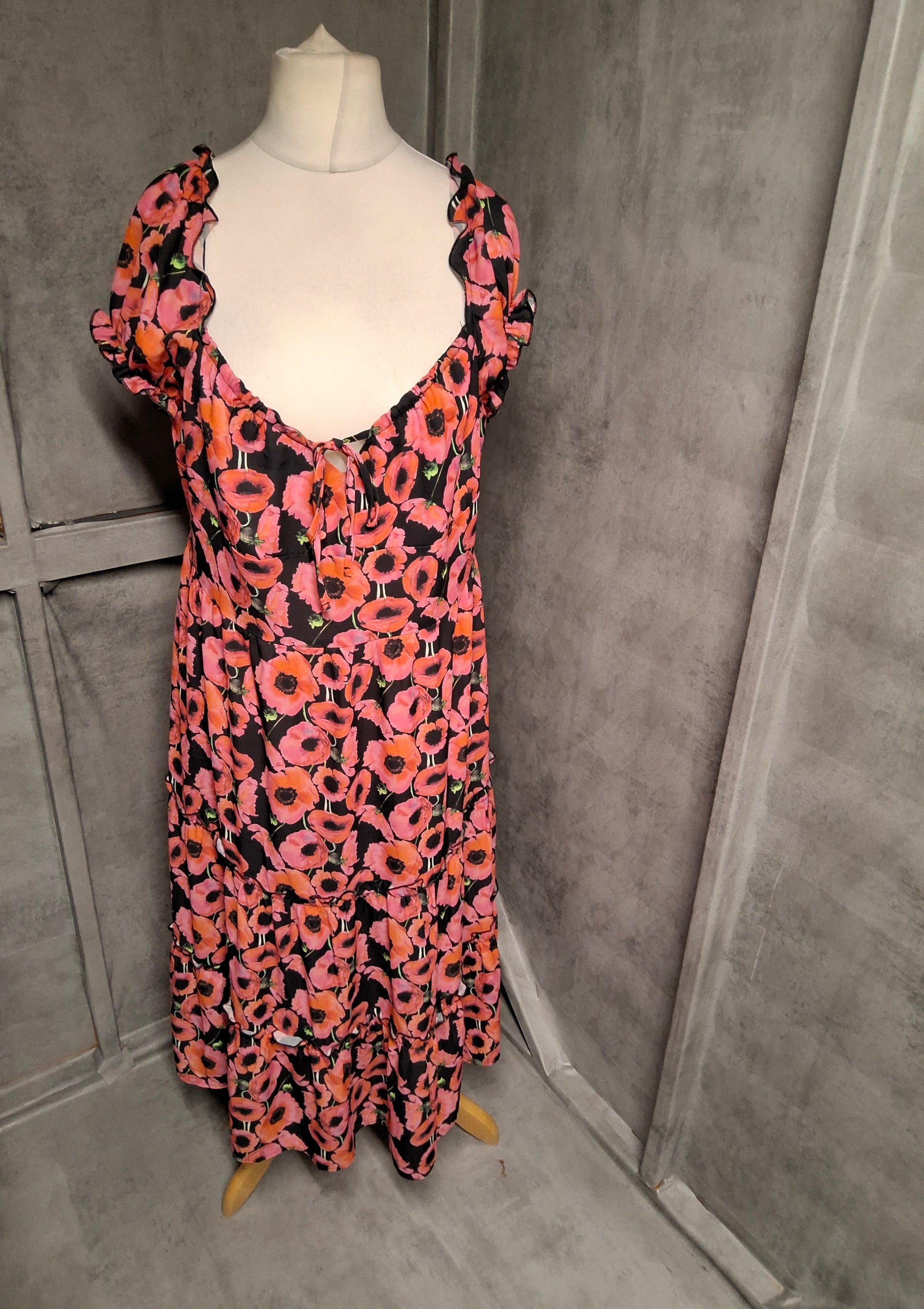 Boohoo Floral Puff Sleeve Midi Dress – Size 18 NWT 🌸
