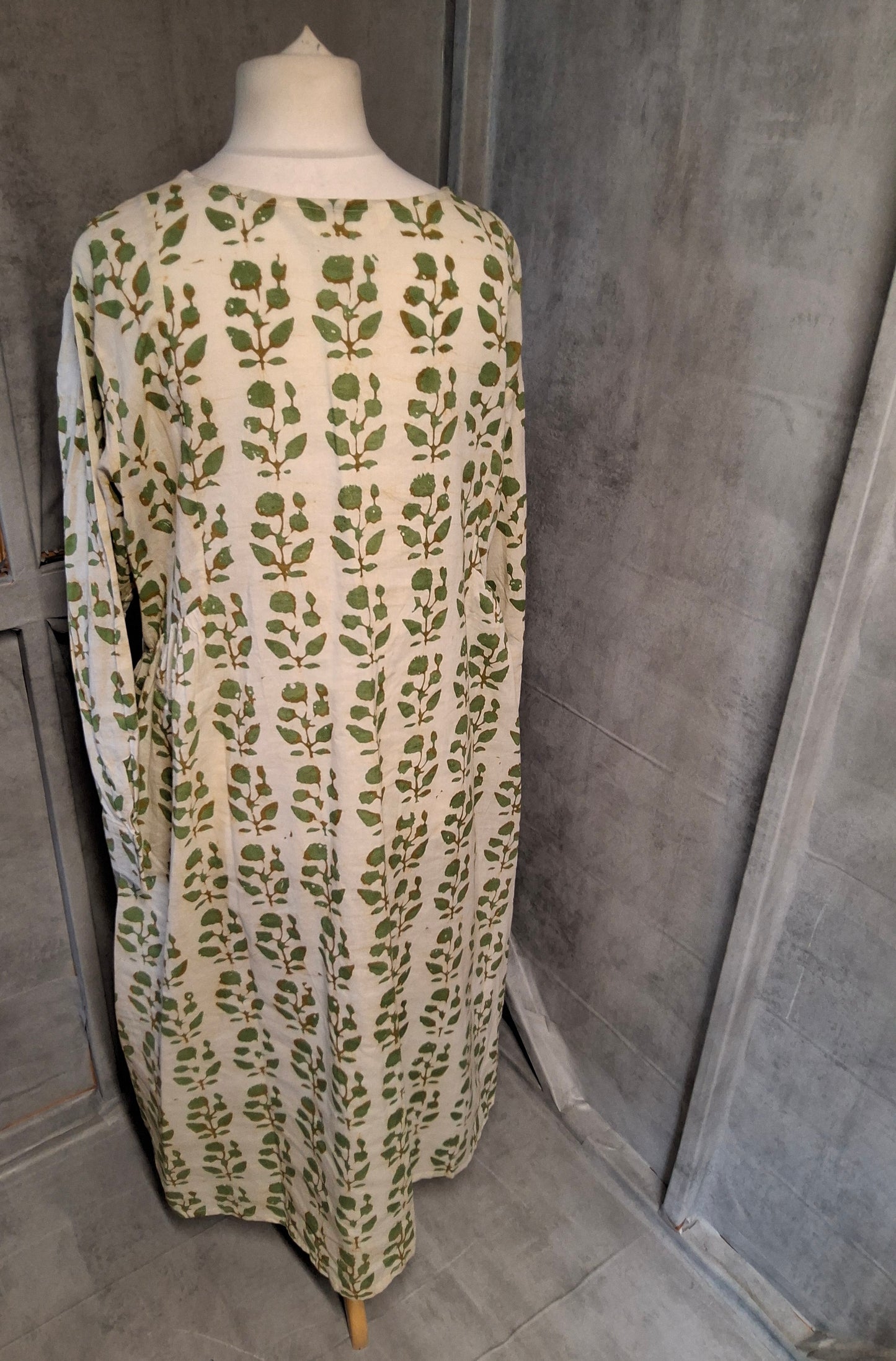 The Indian Ethnic Co Cream & Green Leaf Print Tunic Dress – Size 3XL
