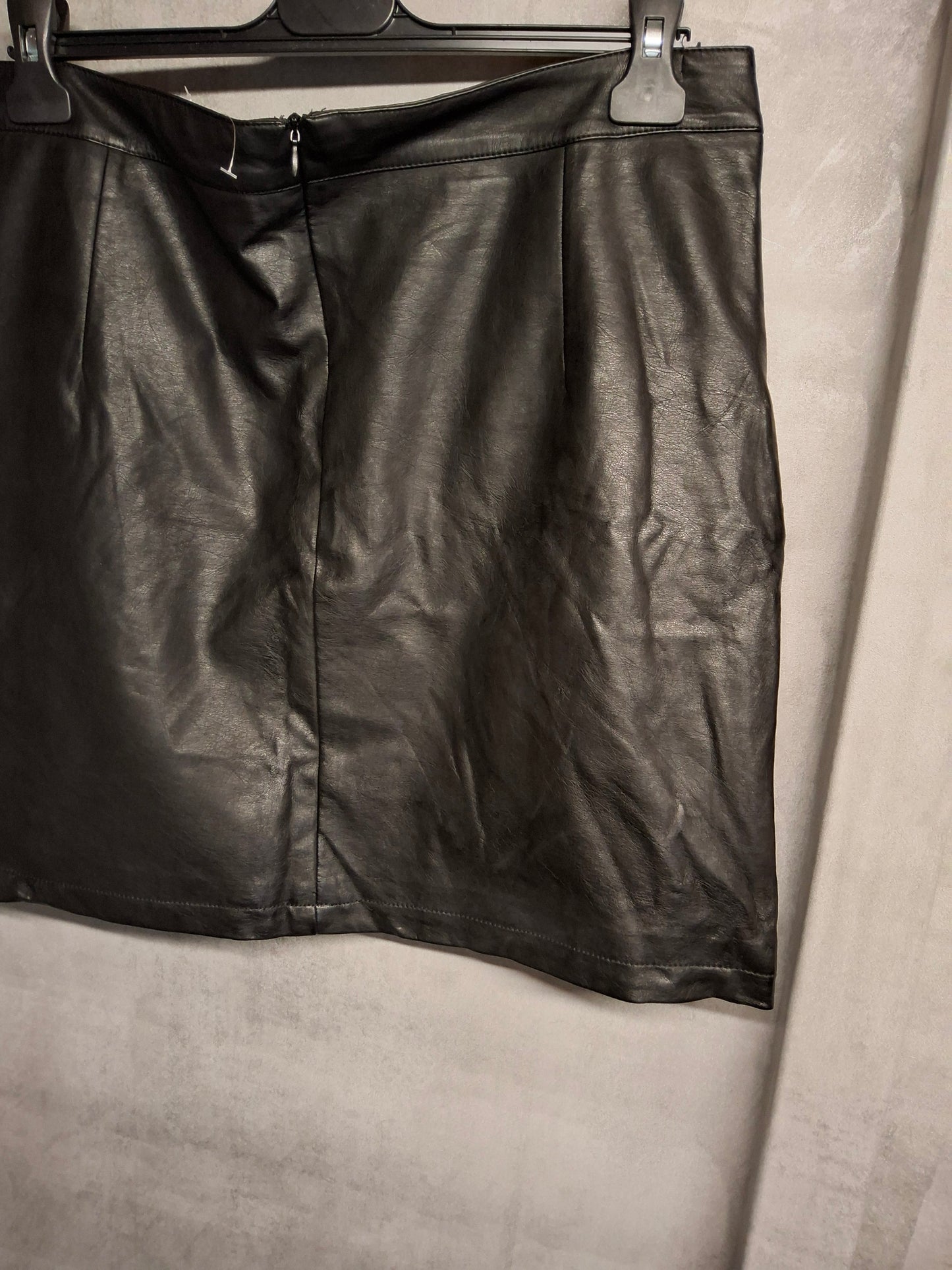 Tu Black Faux Leather Mini Skirt – Size 16 – Zip Back